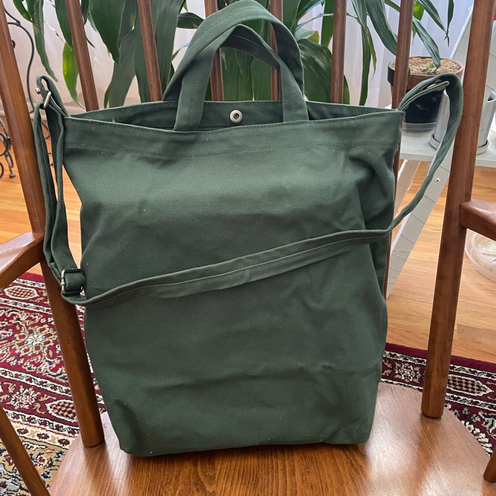 BAGGU DUCK TOTE BRAND NEW EVERGREEN *COLOR LIMITED EDITION* not sold anywhere